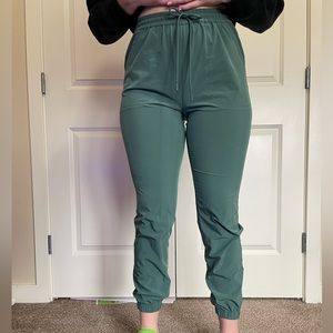 Aritzia TNA joggers